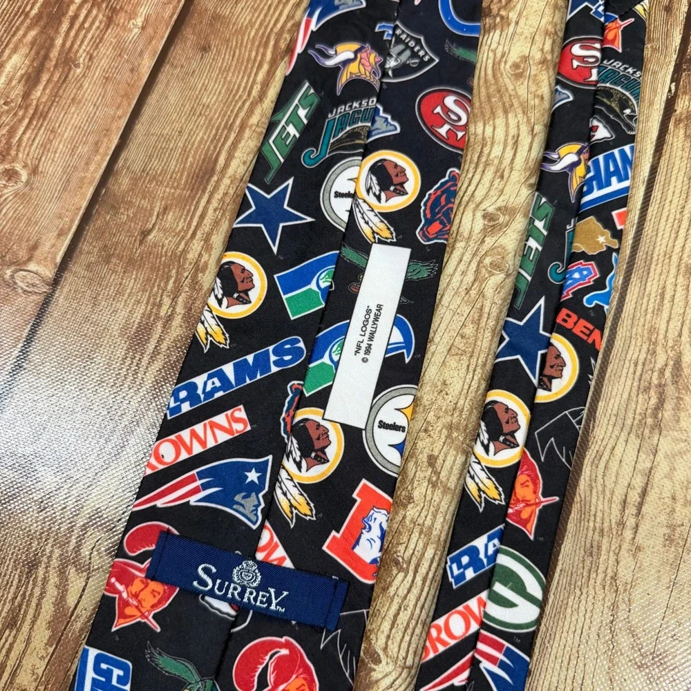 Surrey NFL Team Logos Necktie Mens One Size Black Vintage 1994 All Over Print